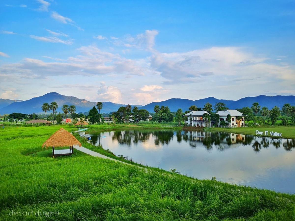 Oon Valley Farm Stay San Kamphaeng Exteriör bild